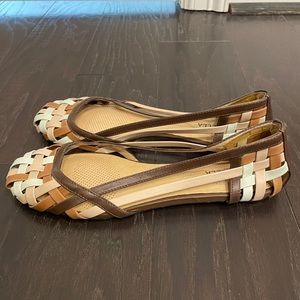 Ciao Bella size 8 Brown tan cream flats